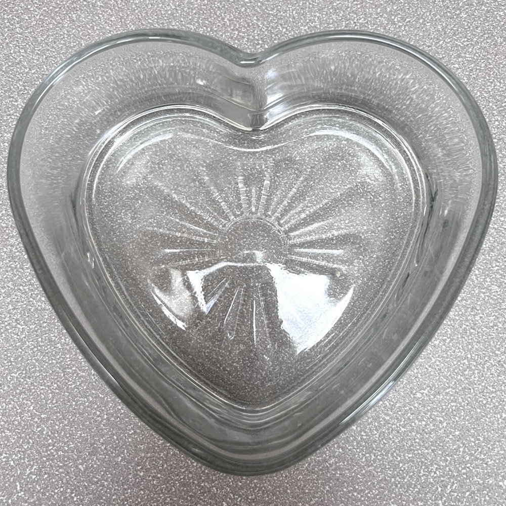 Glass heart candy and trinket dish 🤍